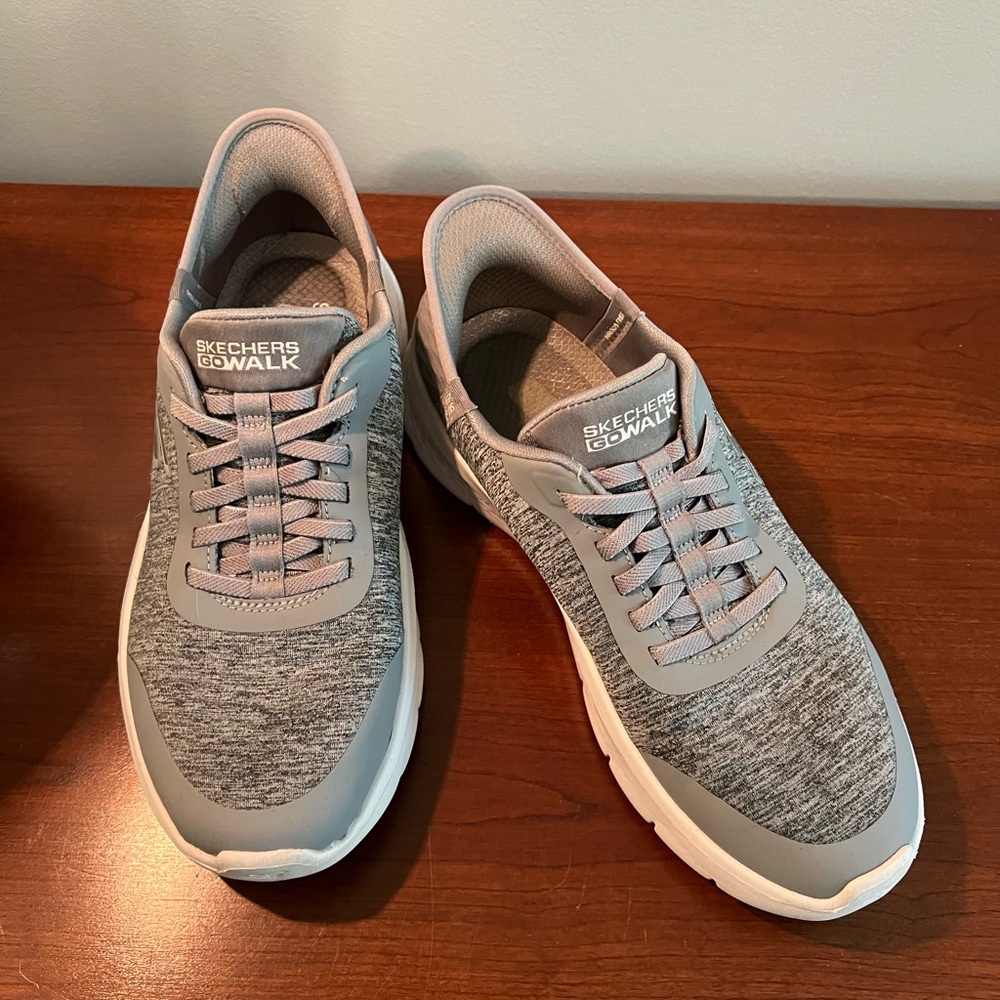 Skechers Go Walk Slip-in’s Gray Sneakers